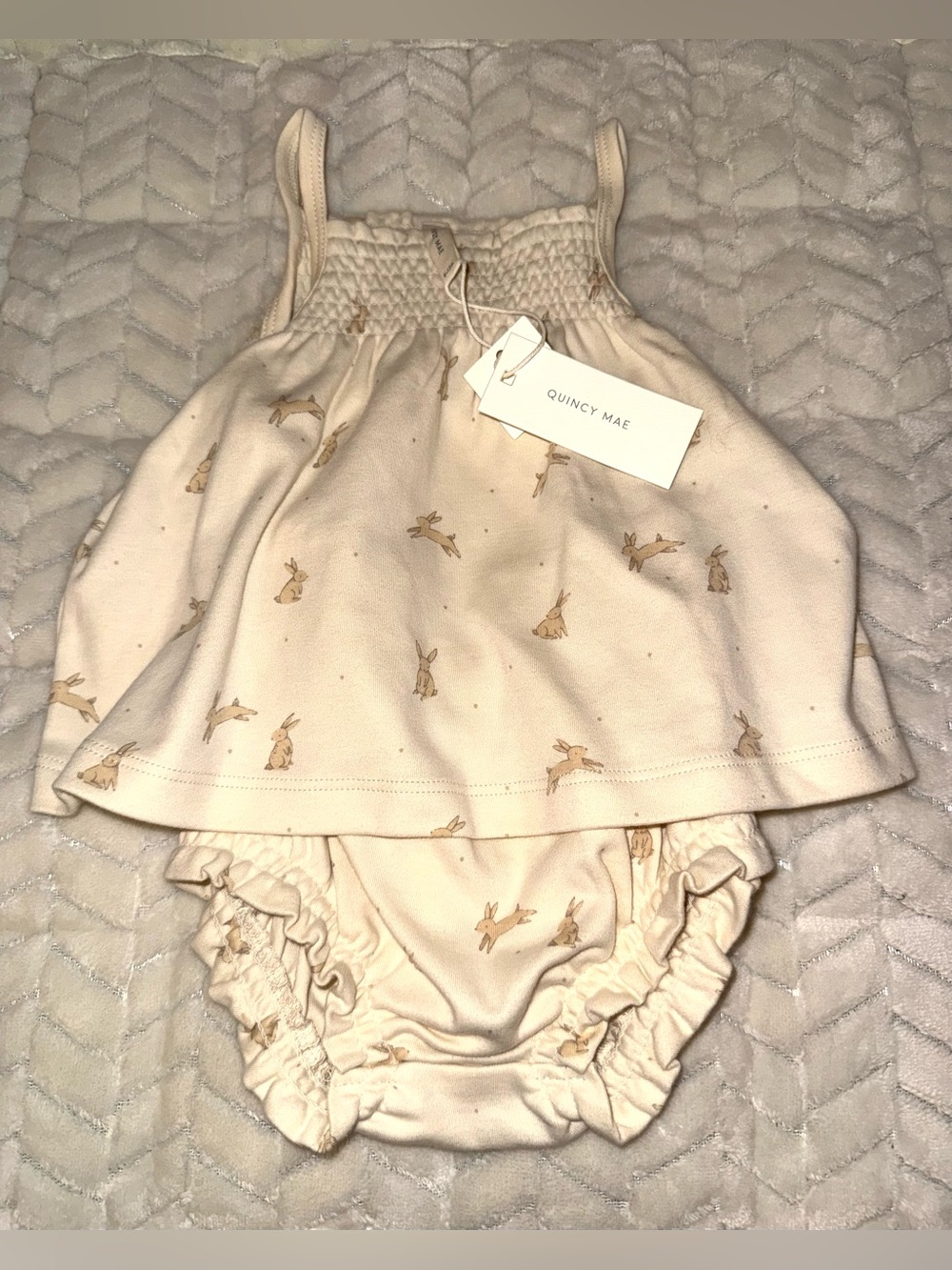 Quincy Mae Cream Bunny Smocked Tank & Bloomers Set, size 6-12 mos NWT